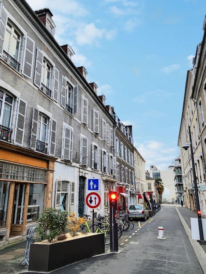 Ferienwohnung Wonderhost, Au Calme En Hypercentre Avec Parking Pau Exterior foto